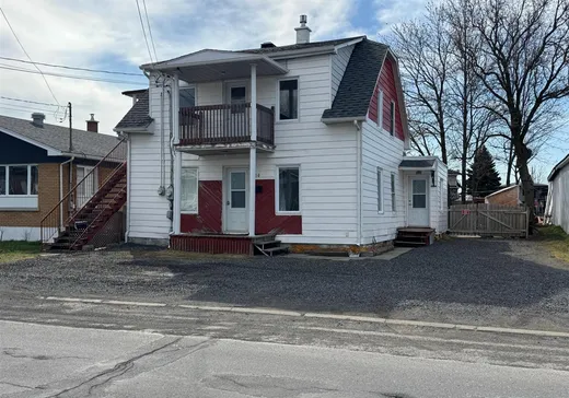 Duplex à vendre - 1130-1132 Boul. St-Charles, Drummondville, J2C4Z4