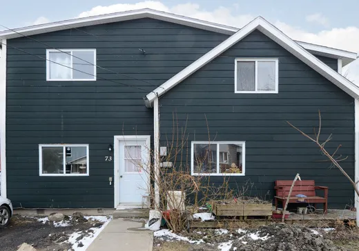 5-Plex à vendre - 71-73 Rue York, Godmanchester, J0S 1H0