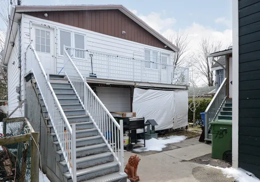 5-Plex à vendre - 71-73 Rue York, Godmanchester, J0S 1H0