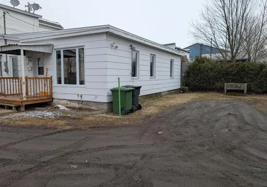 Triplex à vendre - 2073-2077 Av. St-Laurent, Plessisville, G6L 2R4