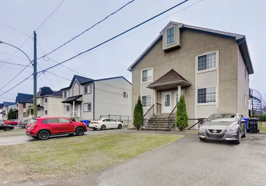 Triplex à vendre - 8400-8404 Place du Meunier, St-Canut, J7N 3M2