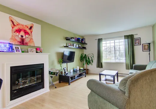 Triplex à vendre - 8400-8404 Place du Meunier, St-Canut, J7N 3M2