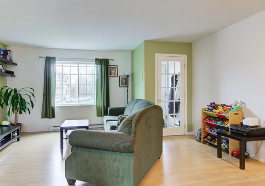 Triplex à vendre - 8400-8404 Place du Meunier, St-Canut, J7N 3M2