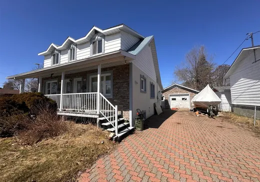 Duplex à vendre - 8715-8717 Av. Gravel, Laval (Laval-sur-le-lac), H7A 1P2