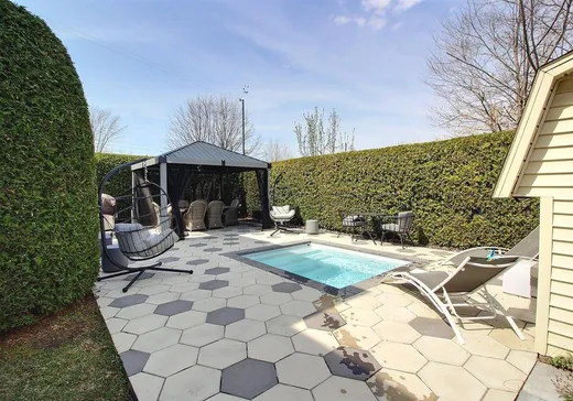 Triplex à vendre - 743-745 Rue St-Georges, Drummondville, J2C 4H8