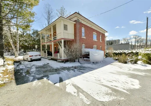 Triplex à vendre - 38-42 Rue Robidoux, Sherbrooke, J1J2W1