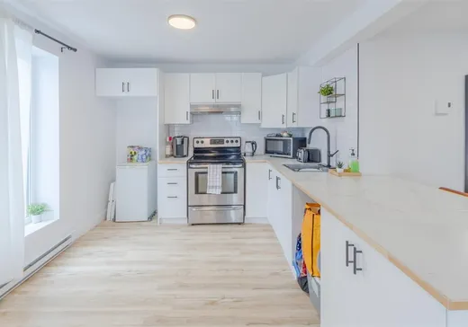 5-Plex à vendre - 109-111 Rue St-Jean-Baptiste, Victoriaville, G6P 4E9