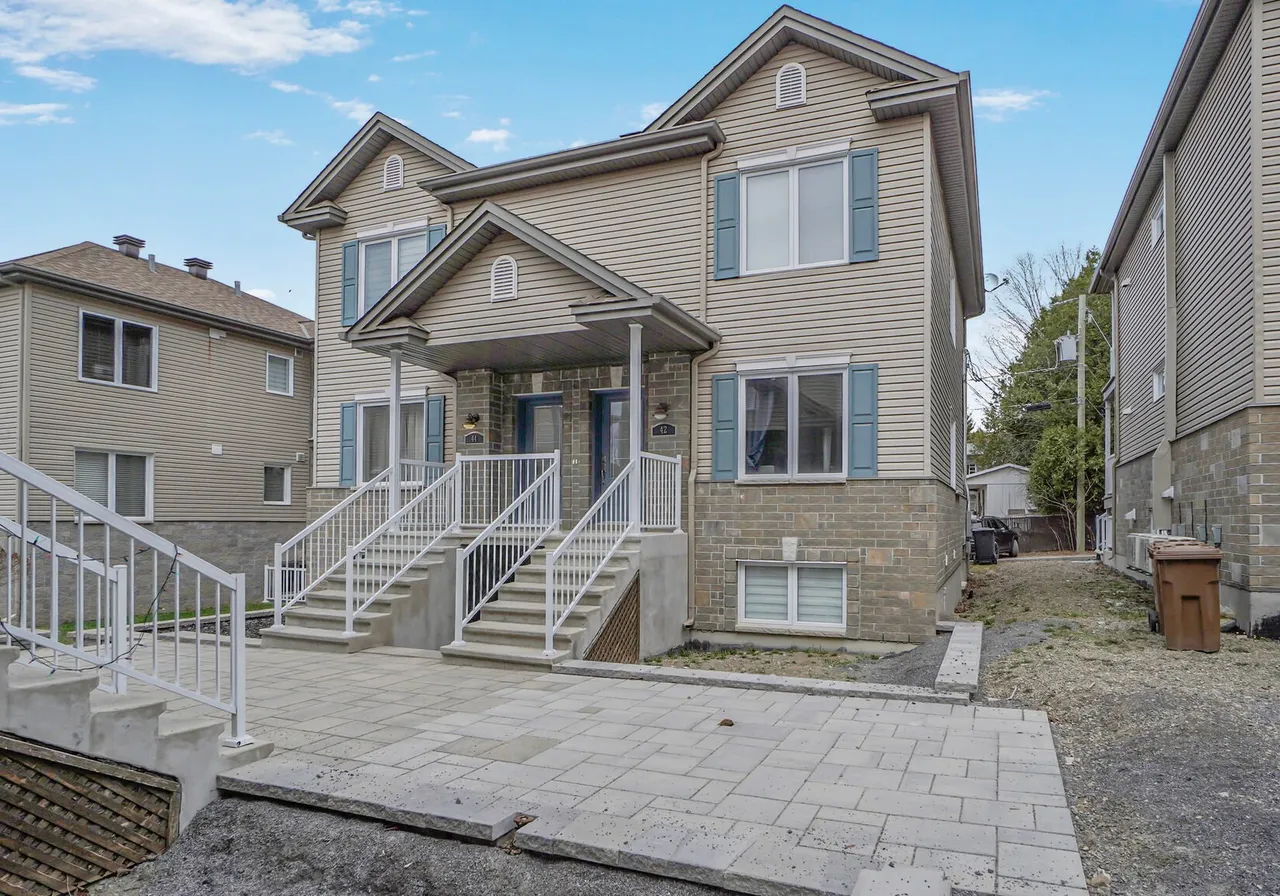 Triplex for Sale - 40 Rue de l'Hôtel-de-Ville (40-44), Rigaud, J0P 1P0