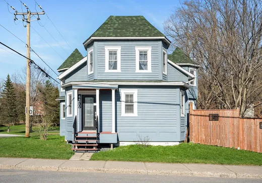 Duplex for Sale - 4468-4470 Rue Foster, Waterloo, J0E 2N0