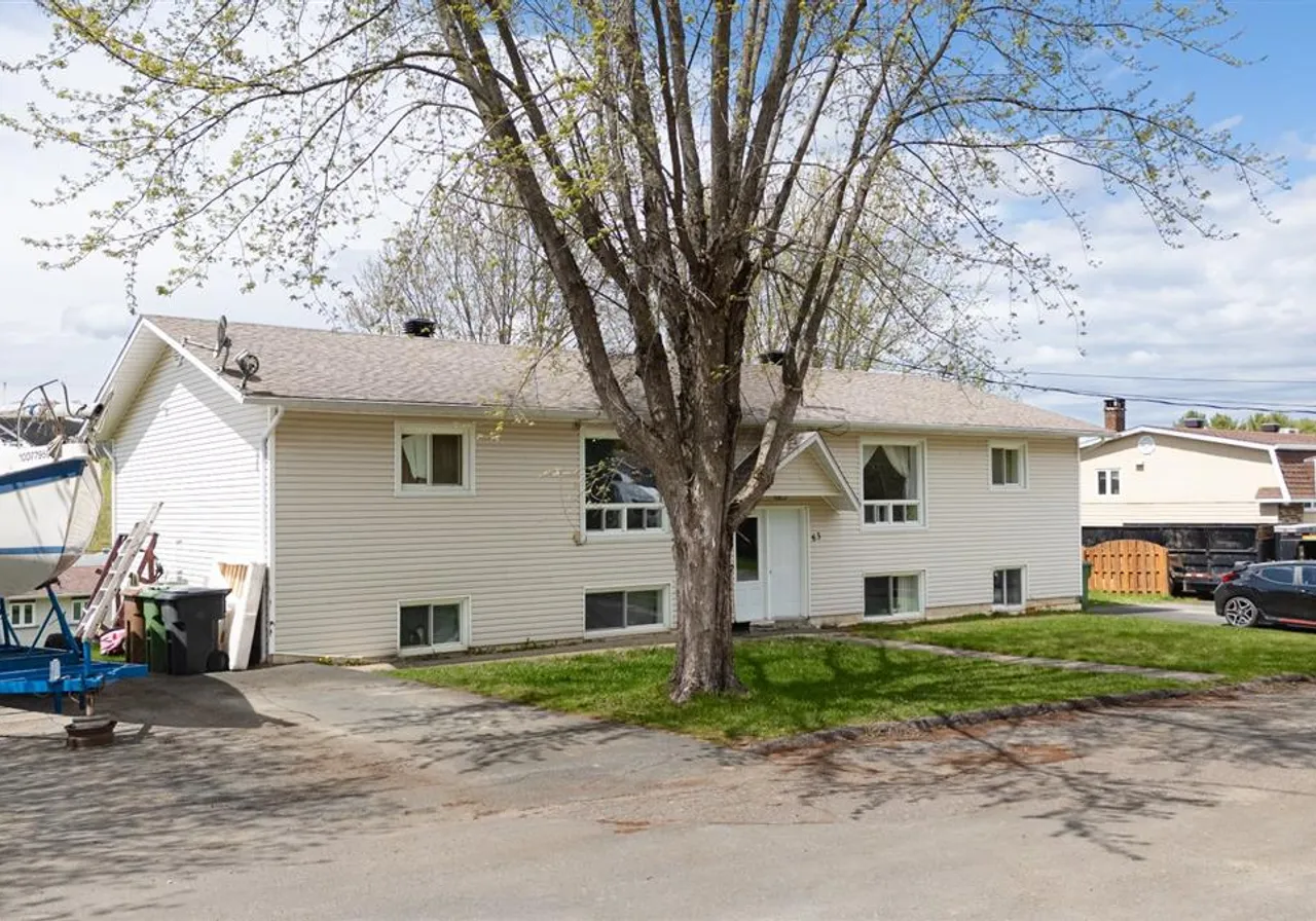 4-Plex for Sale - 63 3e Avenue, Danville, J0A 1A0