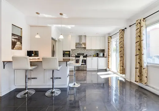 Triplex à vendre - 10130 Rue Cartier, Montréal (Ahuntsic/Cartierville), H2B 2B2