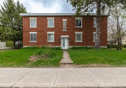 4-Plex à vendre - 10-16 Rue de St-Pierre, Saint-Jérôme, J7Y1Z8