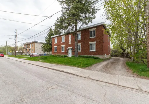 4-Plex à vendre - 10-16 Rue de St-Pierre, Saint-Jérôme, J7Y 1Z8