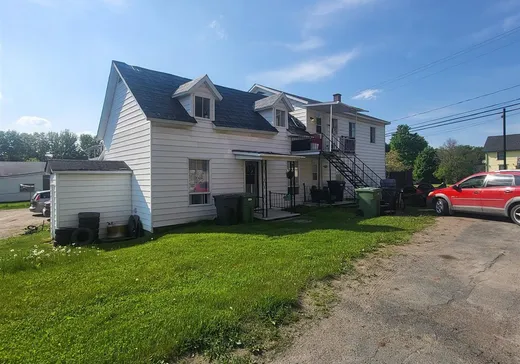 Triplex for Sale - 54-54B Rue Daniel-Johnson, Danville, J0A 1A0