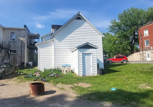 Triplex for Sale - 54-54B Rue Daniel-Johnson, Danville, J0A 1A0