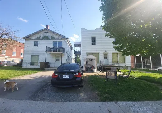 Triplex for Sale - 54-54B Rue Daniel-Johnson, Danville, J0A 1A0