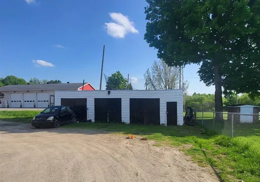 Triplex for Sale - 56-60 Rue Daniel-Johnson, Danville, J0A 1A0