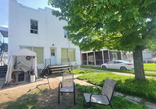Triplex for Sale - 56-60 Rue Daniel-Johnson, Danville, J0A 1A0