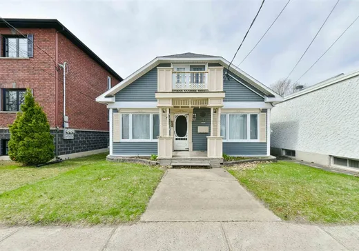 Triplex à vendre - 715-715A Boul. St-Charles, Drummondville, J2C4Y6