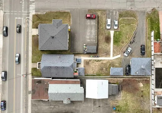 Triplex à vendre - 715-715A Boul. St-Charles, Drummondville, J2C 4Y6