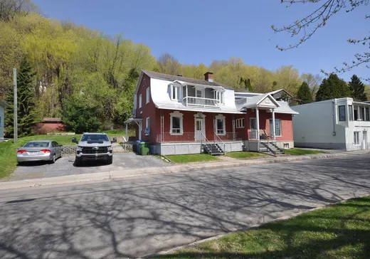 Triplex à vendre - 10275 Av. Royale, Sainte-Anne-de-Beaupré, G0A3C0
