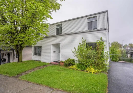 Triplex à vendre - 385-395 122e Rue, Saint-Georges, G5Y 2Z4