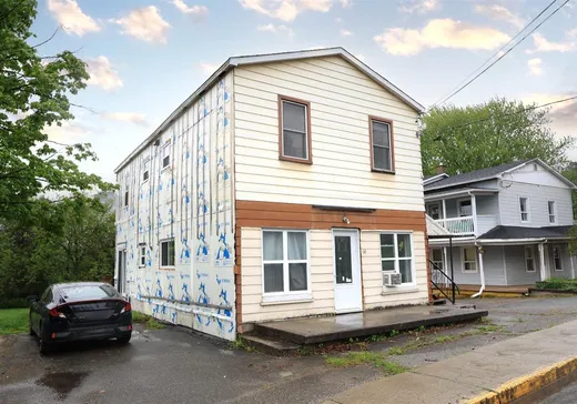 Duplex à vendre - 60-60A Rue Principale S., Windsor, J1S 2B6