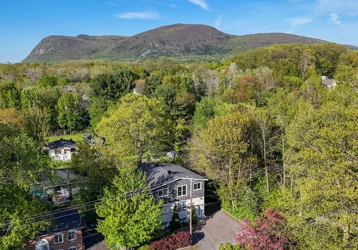 Triplex à vendre - 511 Rue Connaught, Otterburn Park, J3H 4V4