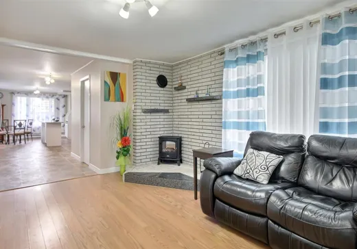 Triplex for Sale - 254 Rue Commerciale, St-Henri-de-Levis, G0R 3E0