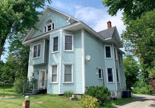 Triplex à vendre - 215-219 Rue Principale O., Cookshire-Eaton, J0B1M0