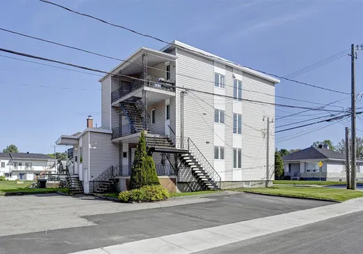 Triplex for Sale - 346-352 Av. St-Louis, St-Raymond, G3L 3T3