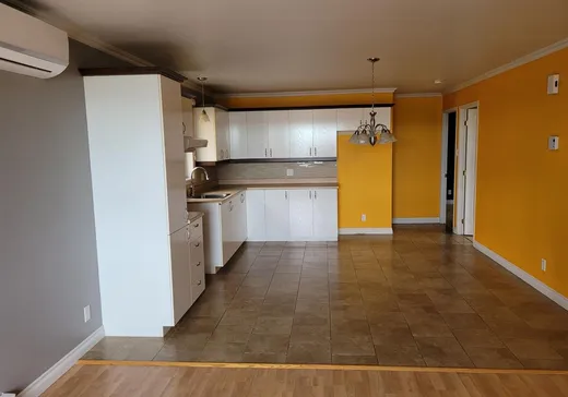 Triplex à vendre - 61 Rue Laval, Rivière-du-Loup, G5R 1V7