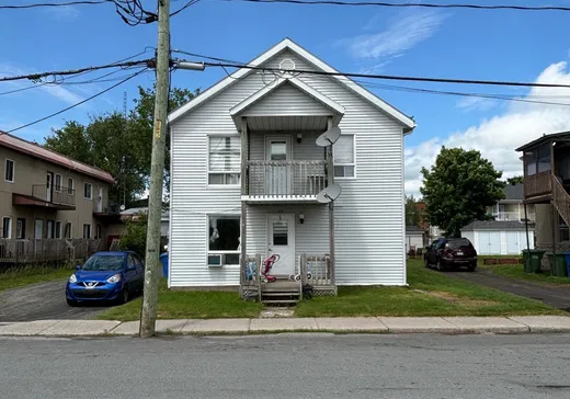 4-Plex à vendre - 128-130 Rue Léopold, Cowansville, J2K 1X5