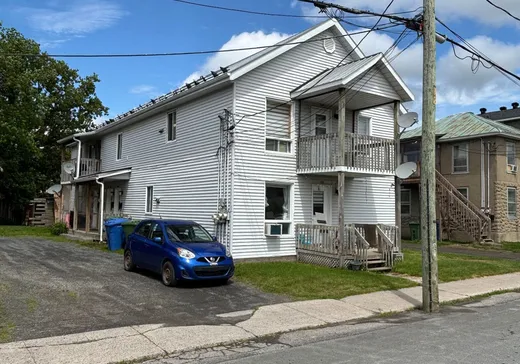 4-Plex à vendre - 128-130 Rue Léopold, Cowansville, J2K 1X5