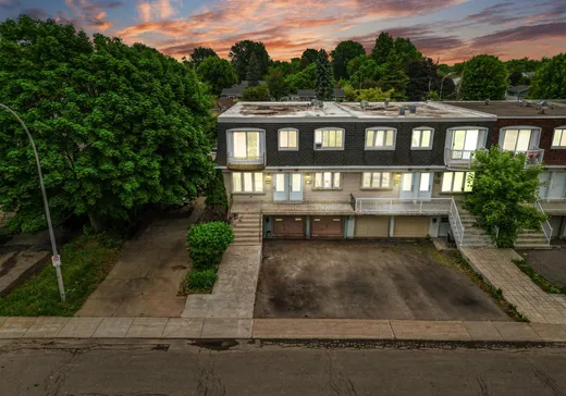 Triplex à vendre - 58-62 Place Caron, Sainte-Thérèse, J7E 1W8