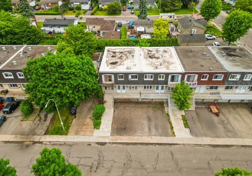 Triplex à vendre - 58-62 Place Caron, Sainte-Thérèse, J7E 1W8