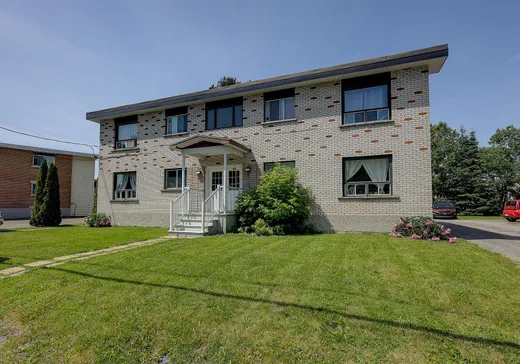 4-Plex à vendre - 305 Rue Bell, Cowansville, J2K 3C9