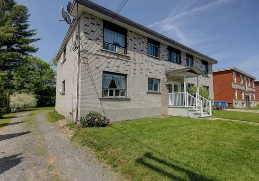 4-Plex à vendre - 305 Rue Bell, Cowansville, J2K 3C9