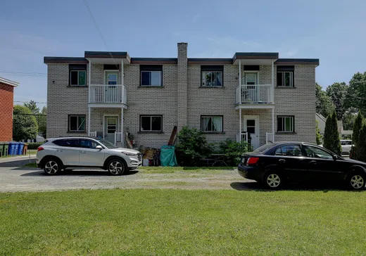 4-Plex à vendre - 305 Rue Bell, Cowansville, J2K 3C9