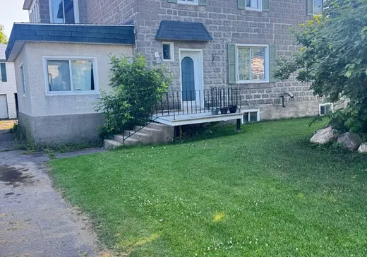 Triplex à vendre - 335-339 Rue Principale, Grenville, J0V1J0