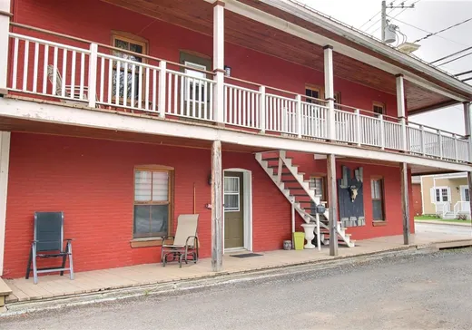 Triplex for Sale - 9-9B Rue St-Joseph, Warwick, J0A 1M0
