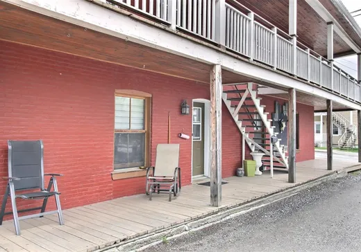 Triplex for Sale - 9-9B Rue St-Joseph, Warwick, J0A 1M0