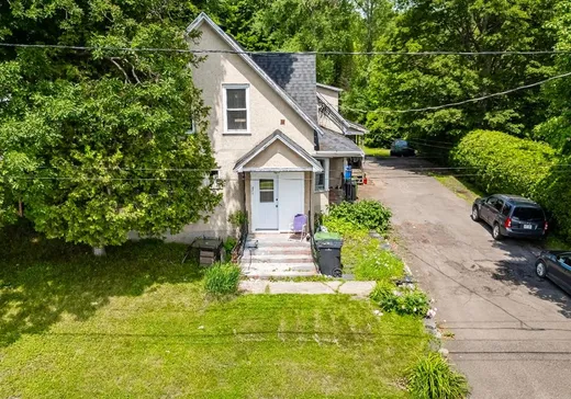 Triplex for Sale - 817-821 Rue Western, Waterloo, J0E 2N0