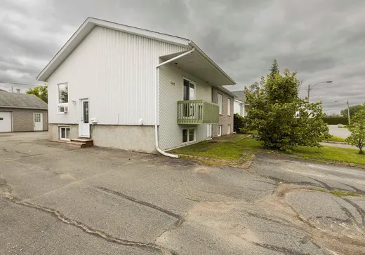 Triplex à vendre - 565-569 8e Avenue, Val-d'Or, J9P 6K1