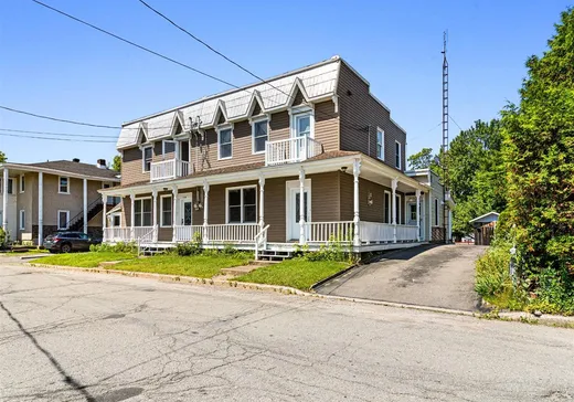 Triplex for Sale - 376-380 Rue Bank, Brownsburg-Chatham, J8G 3A9