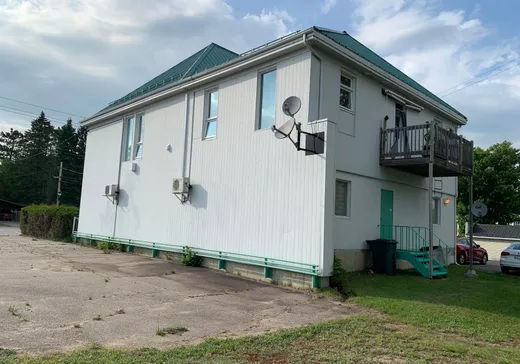 4-Plex à vendre - 2260-2266 Ch. du Tour-du-Lac, Nominingue, J0W 1R0