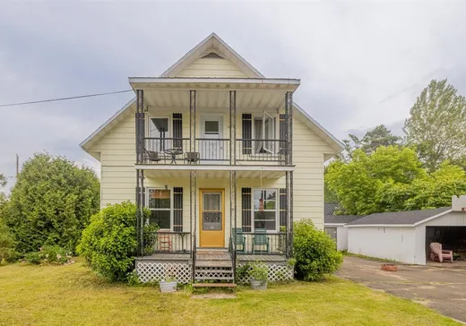 Duplex for Sale - 102-102B Av. Alexis-Cayer, St-Raymond, G3L 3P1