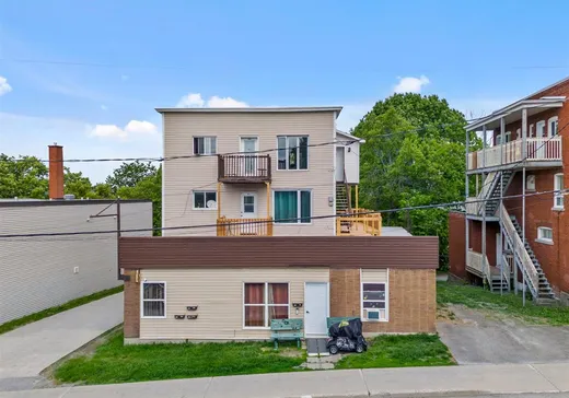 4-Plex à vendre - 880-886 Rue Belvédère S., Les Nations, J1H4C2