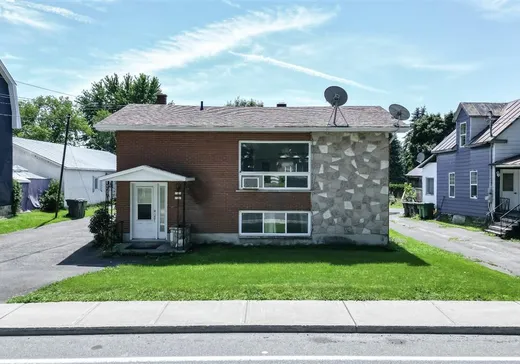 Duplex for Sale - 135-145 Rue St-Louis, St-Cyrille-De-Wendover, J1Z 1R9