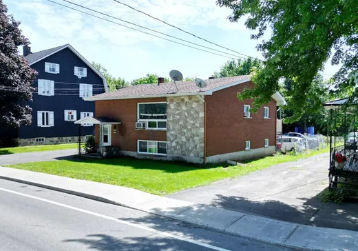 Duplex for Sale - 135-145 Rue St-Louis, St-Cyrille-De-Wendover, J1Z 1R9